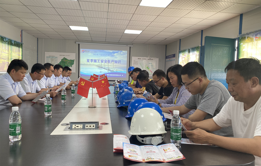 4 安全施工宣讲(图).jpg 4 安全施工宣讲(图).jpg