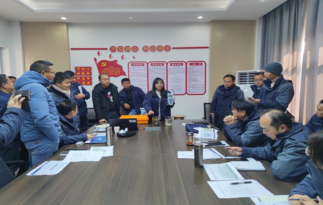 图4：2021年12月28日，益清环保组织开展设备维修现场专项实操培训，现场进行溶氧仪标定演示.jpg